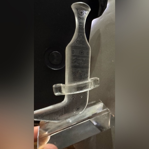 Etched Glass Decorative Knife

Crystal Dagger | Crystal Omani Khanjar - Picture 2 of 4